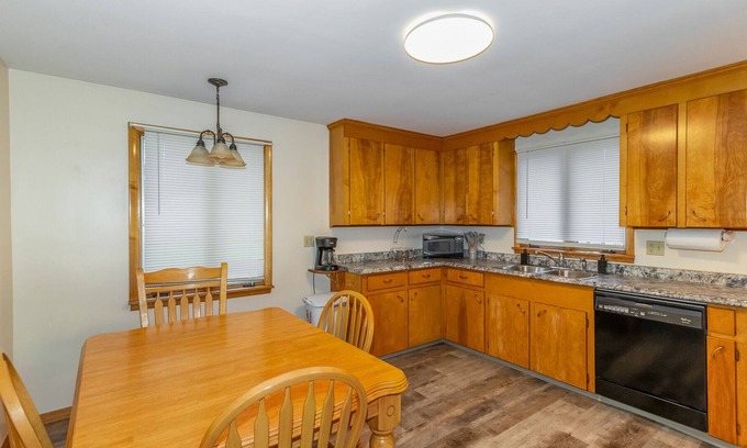 Canton Apartamento | 2br 2bath apt with a game room & full bar near HOF!!