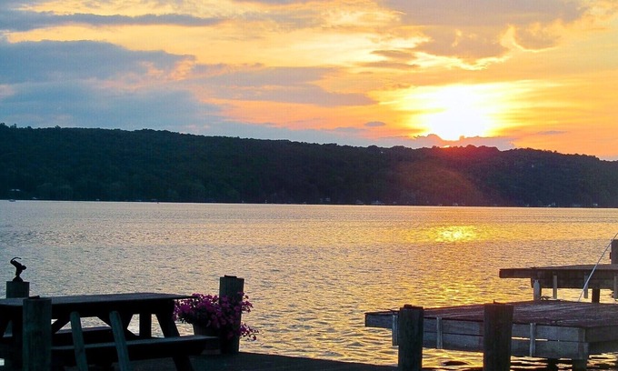 Ithaca Cabaña | 2BR 2BATH Cottage en el lago Cayuga