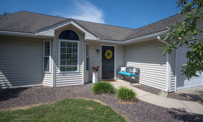 Santa Claus Casa | 2BR/2Bth, walking to Holiday World. Outdoor grilling area. Family Friendly!!