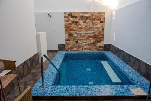 Colonia Ferrocarrilera Apartamento | 2BR-3BA Condo Block from Beach w Rooftop Jacuzzi
