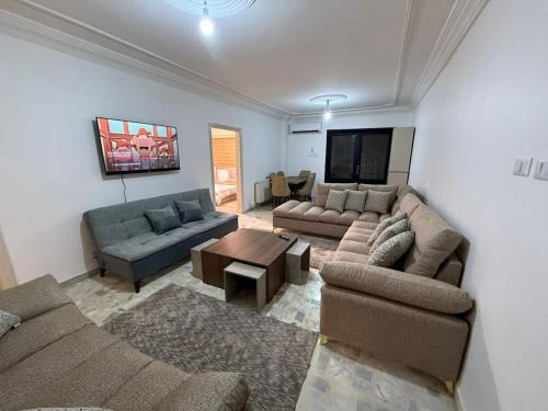 Suwailih Apartamento | 2BR Apartment in Tlaa Al Ali, Parking, AC, WIFI