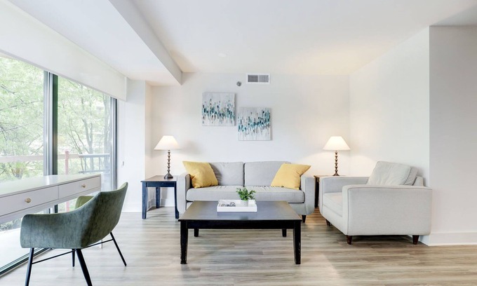 Radnor - Fort Myer Heights Apartamento | 2BR Apartment with Spacious Layout