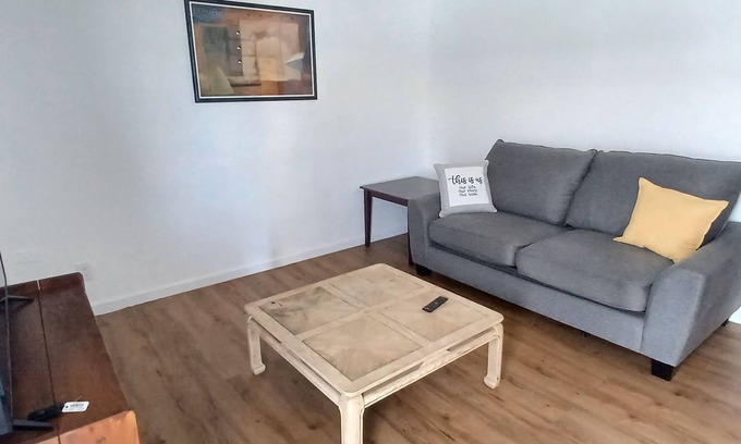 Victory Hills Apartamento | 2br apt with AC close to UNM/airport/hospitals/I-25/AFB/Stadiums