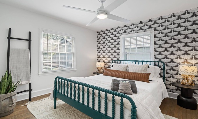Plaza Midwood Casa | 2BR at Pecan Avenue - Dos Habitaciones Casa, Capacidad 6