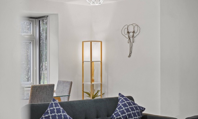 High Barnet Apartamento | 2BR Barnet Gem with Front Garden