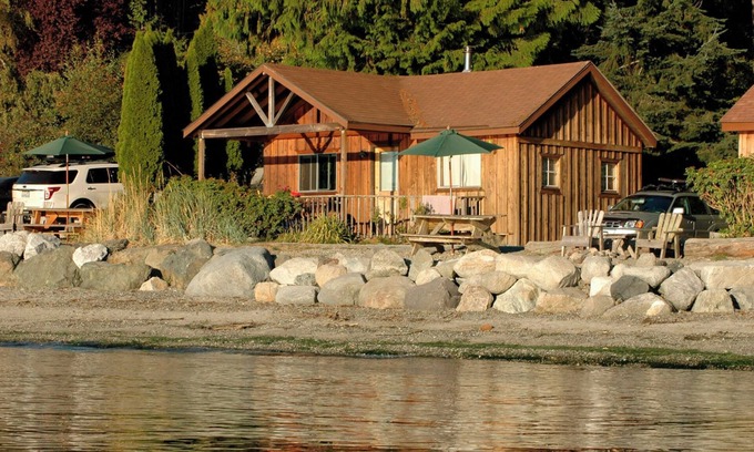 Eastsound Cabina | 2BR Beach Cabin on prime west-facing beach!