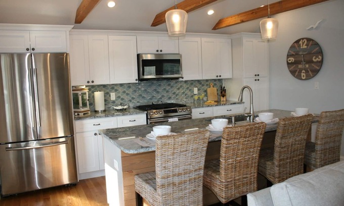 Humarock Casa | 2BR Beach Cottage in Scituate's Humarock Beach Community. "Humarock Hideaway"