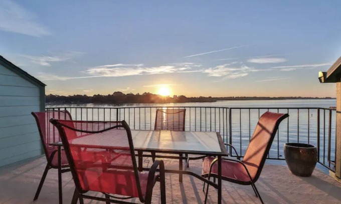 Seven Coves Condominio | ⛱2BR Breathtaking⭐Sunrise Waterfront Balcony☘Condo