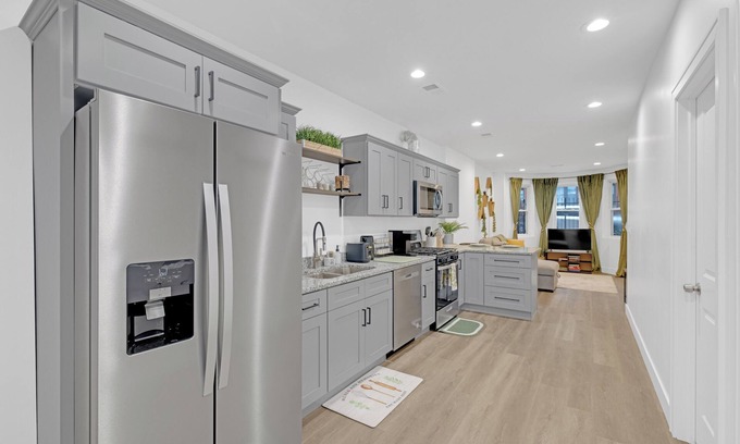 Oakland Apartamento | 2BR Brownstone 7-minutes to Event Centers, Downtown, & Beach