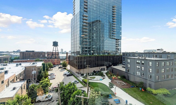 River North Hotel | 2BR City Escape