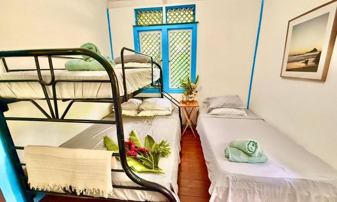 Puerto Viejo de Talamanca Cabina | 2BR Complete Cabin on Beach Punta UVA Family Fun Bunk Bed