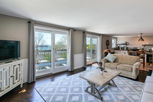 Southwest Harbor Apartamento | 2BR Condo Downtown SWH w/Ocean Views [Driftwood]