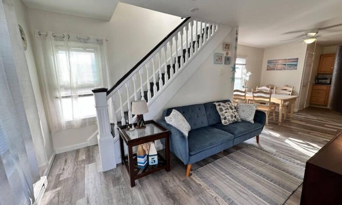 Wildwood Cabaña | 2BR Cottage 3 blocks to the beach- walking distance to everything in town