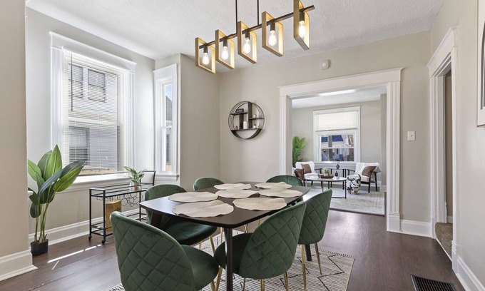Roselawn Finance Casa | 2BR Cozy Home with Dedicated Office
