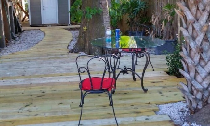 United Central Apartamento | 2BR! Cozy -Quaint - Centrally Located!