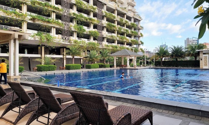Ermita Condominio | 2BR Cozy & Spacious Family Condo, Great View & Karaoke At Torre De Manila