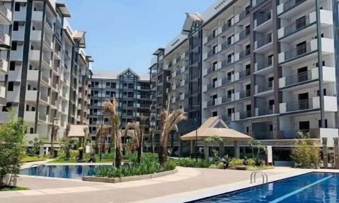 Bacoor City Condominio | 2Br DMCI Condo near Airport & MOA. FREE PARKING!!!