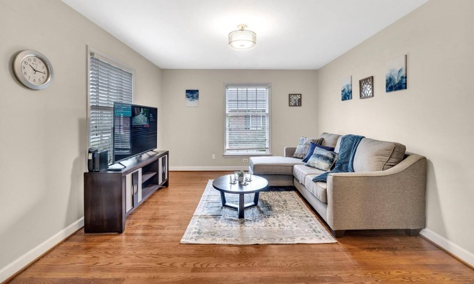 Charlotte Casa | 2BR Duplex Near From Uptown Charlotte