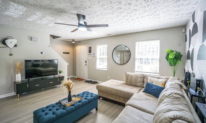 Northeast Raleigh Casa | 2br each w/private full bath