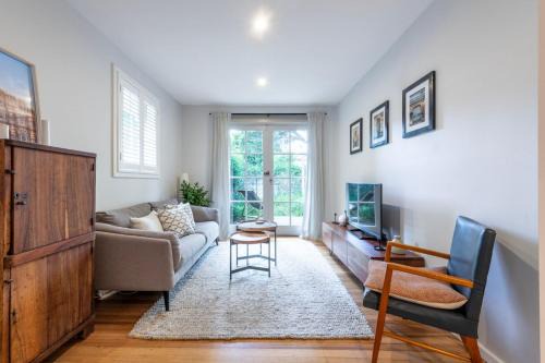 Elsternwick Casa | 2BR Elsternwick Escape with Courtyard
