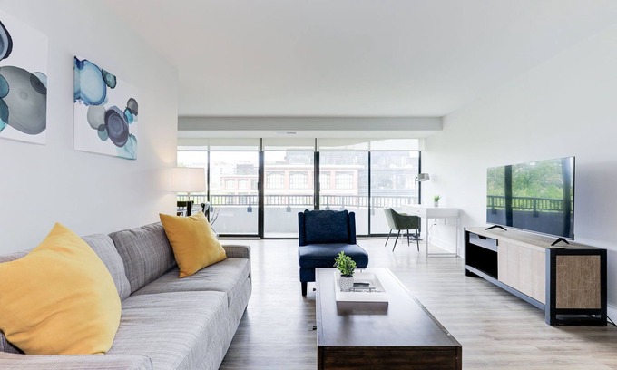 Radnor - Fort Myer Heights Apartamento | 2BR Executive Apartment by Envitae