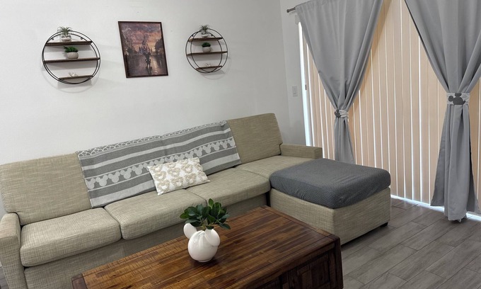 Southeast Orlando Condominio | 2BR Family Condo And Comfort Near It All! 3 Mins From Sunrail
