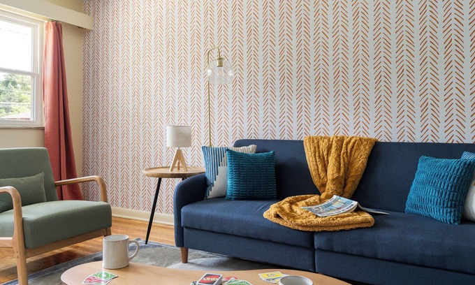 Sharon Heights Casa | The Sunnyside Modern Classic: Quiet, CLEAN and Comfortable+Dogs OK+Easy Parking