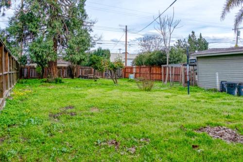 Lodi Casa | 2BR Family Getaway with Yard Kitchen and Parking