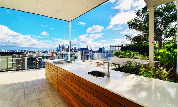 Newstead Apartamento | 2BR Food Drink Hub Pool 2 Cars Gym Rooftop