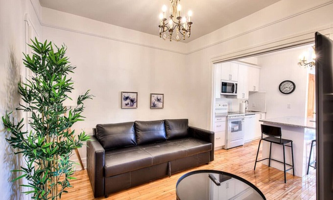 Sainte-Marie Apartamento | 2BR for Montreal Relaxation & Downtown Action