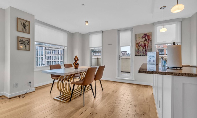 Penn Quarter Apartamento | 2BR Furnished Apartment near Smithsonian by RedAwning