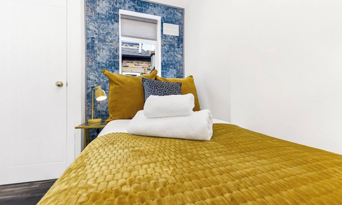 Parsons Green and Walham Casa | 2BR Gem and a Tranquil Haven in Fulham