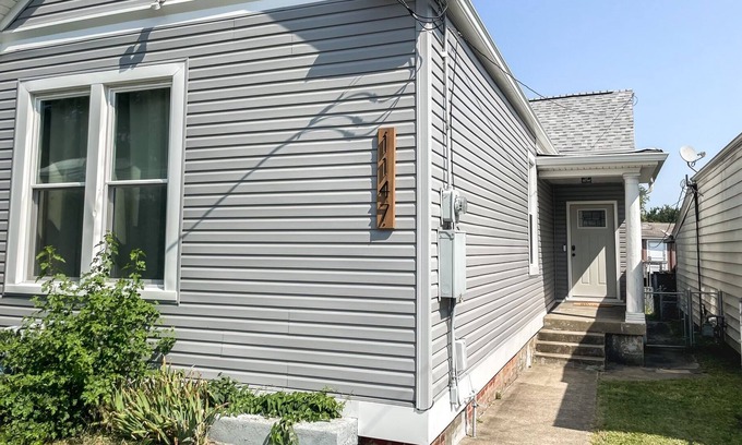 Schnitzelburg Casa | 2BR Gem in Vibrant Neighborhood, close to Churchill Downs, Downtown, U of L!