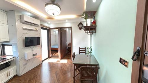 Van Mieu Apartamento | 2BR Getaway By Train Street
