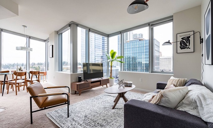 West Bellevue Apartamento | Sophari's 2BR Heart of Bellevue