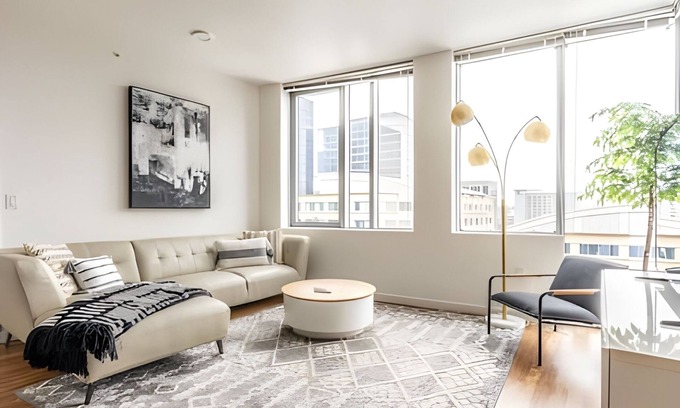 West Bellevue Apartamento | 2BR | Gym, Rooftop & Pool | Bellevue | Sophari A