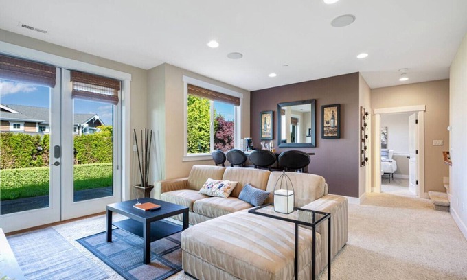 Cougar Mountain Casa | 2BR Hideaway: Bar Vibes, Game & LEGO Joy @Bellevue