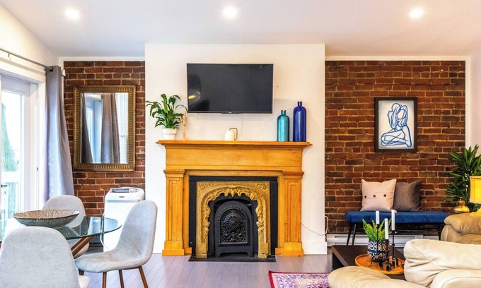 Downtown Halifax Apartamento | 2BR Historic two storey flat in Downtown Halifax by waterfront in best location