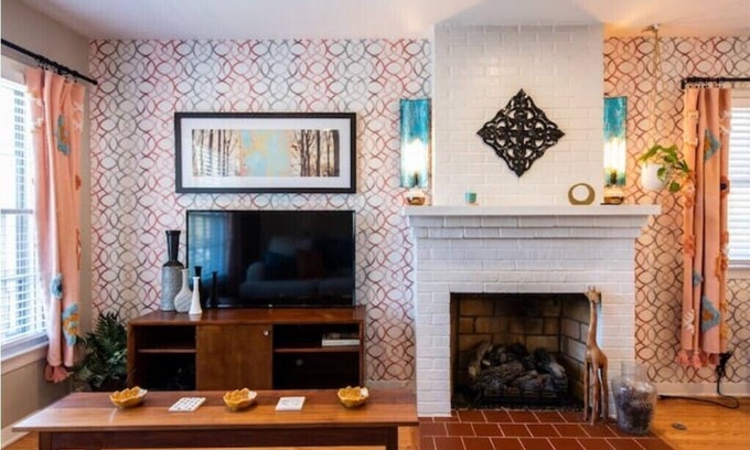 Poplar Level Casa | 2BR Home Near Zoo & Fairgrounds – Family-Friendly!