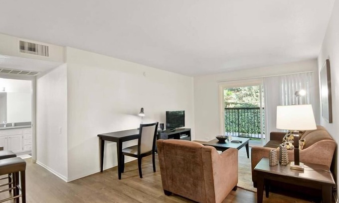 Bloomington Apartamento | 2BR in Bloomington | Spacious | Pet-Friendly