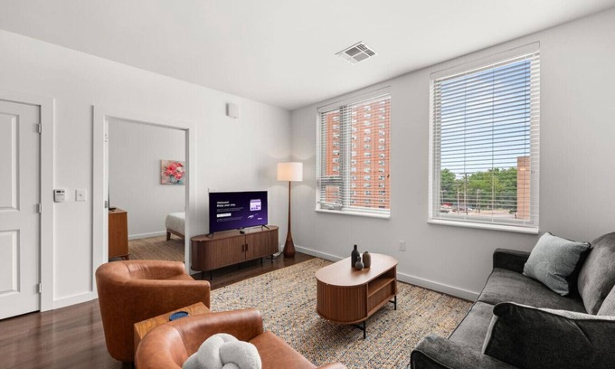 Hough Apartamento | 2BR in Heart of Cleveland Near CWRU