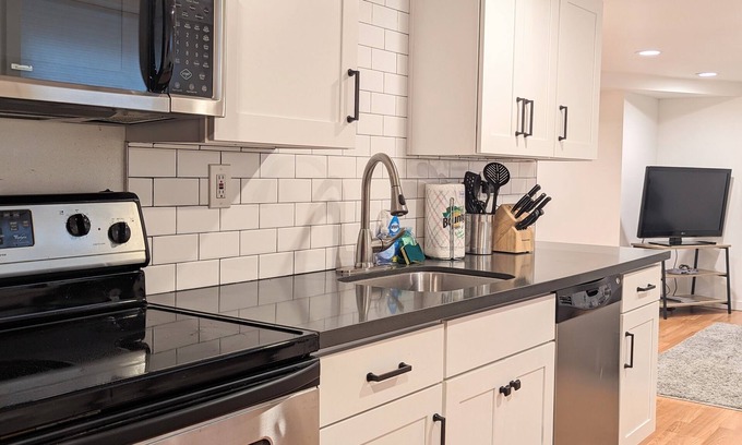 Fremont Apartamento | 2BR in heart of Seattle, close to Downtown & UW. Parking on site!