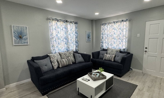 Scarborough Apartamento | 2BR in Signal Hill, Tobago! Five minutes from the island’s capital