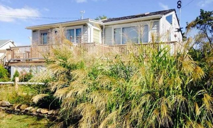 Lindenhurst Casa | 2BR Lindenhurst Ryder Cup Rental Prime location!