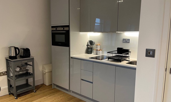 Watford Apartamento | 2BR-Modern-FullKitchen-25minCentralLondon-Parking