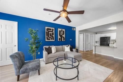 Pleasant Valley Apartamento | 2BR Modern Hideaway near Downtown, Gated, Pool