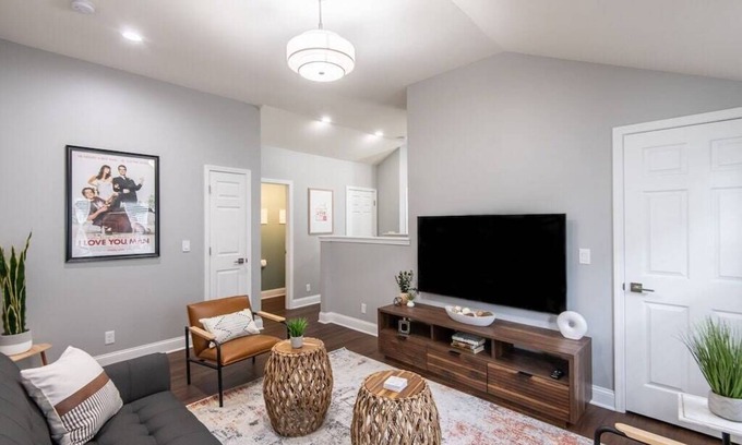 Lower East Side Apartamento | 2BR Modern Luxe Unit, Prime East Side Location
