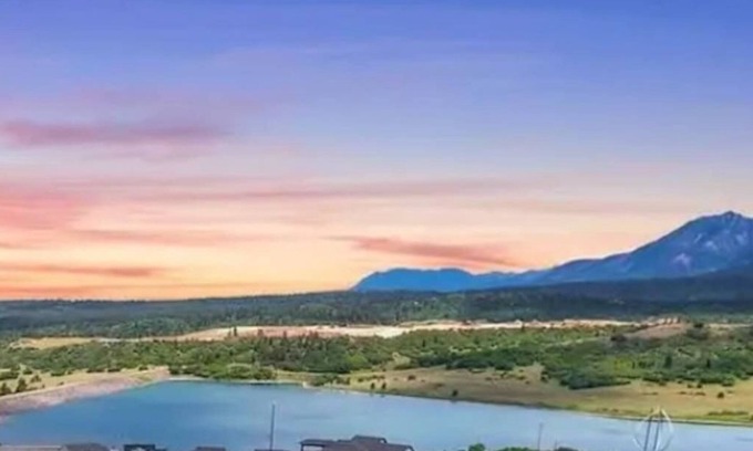 Monument Casa | 2BR♥Mountain&Lake view♥Hot Tub+MiniGolf+Pool Table
