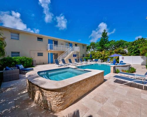 Singer Island Apartamento | 2BR Near The Beach !Walk 2 Everything!