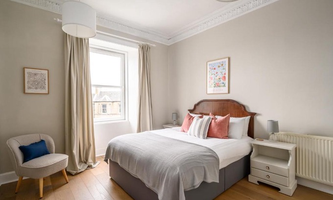 Bonnington Apartamento | 2BR New Town Castle View Apartment